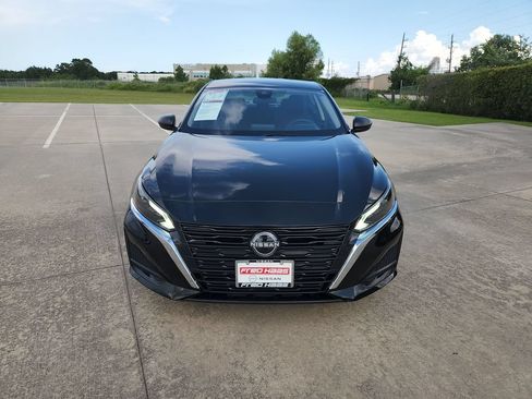 Used 2025 Nissan Altima 2.5 SV FWD image 11