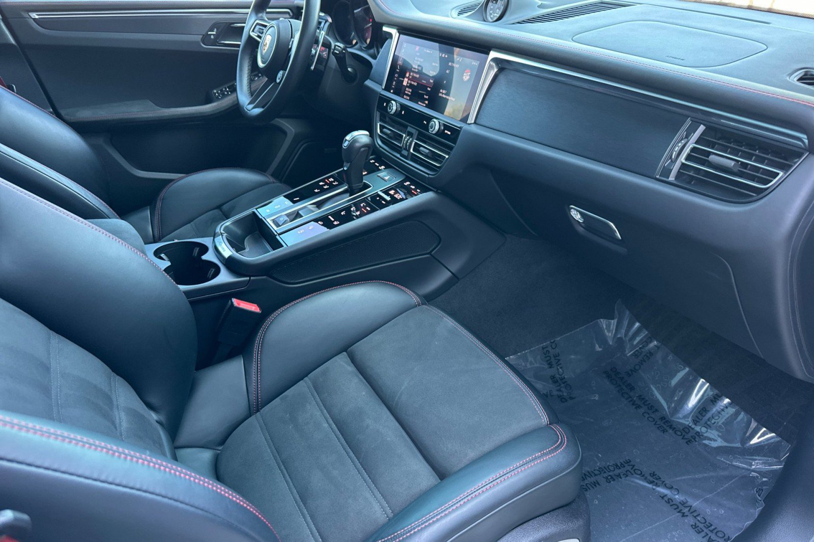 Certified 2024 Porsche Macan GTS AWD/4WD image 16