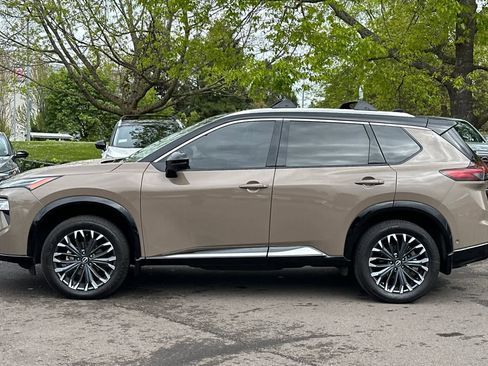 Used 2024 Nissan Rogue Platinum w/ Platinum Premium Package image 5