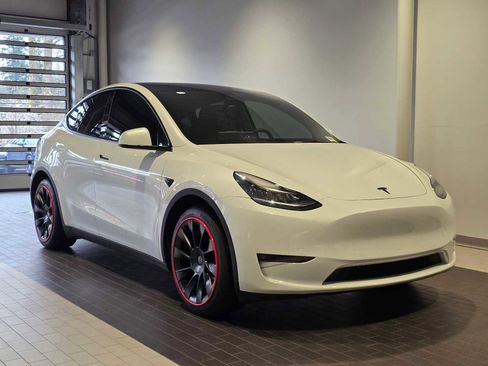 Used 2021 Tesla Model Y Long Range image 7