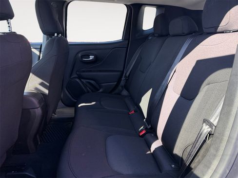 Used 2023 Jeep Renegade Latitude image 13