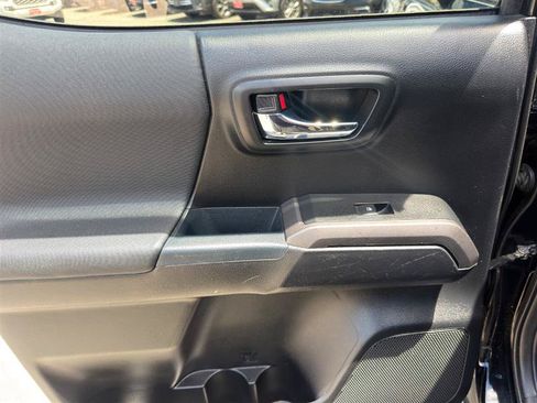 Used 2017 Toyota Tacoma TRD Sport RWD image 14