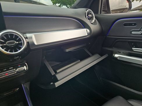 Used 2023 Mercedes-Benz GLB 250 4MATIC w/ Premium Package image 34