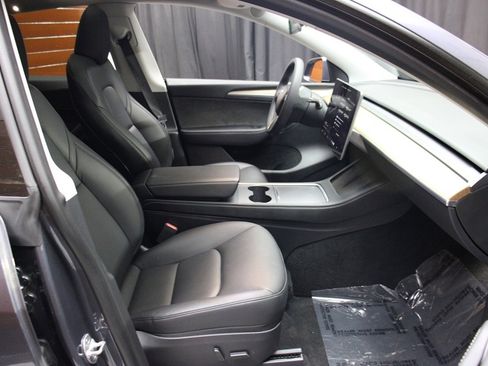 Used 2023 Tesla Model Y Long Range image 26