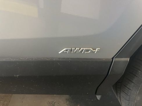 Used 2018 Toyota RAV4 Limited image 6
