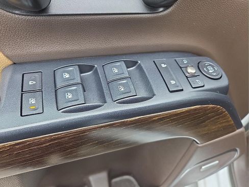 Used 2019 GMC Sierra 2500 Denali w/ Duramax Plus Package AWD/4WD image 15