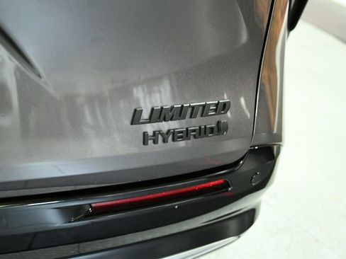 Used 2024 Toyota Sienna Limited image 16