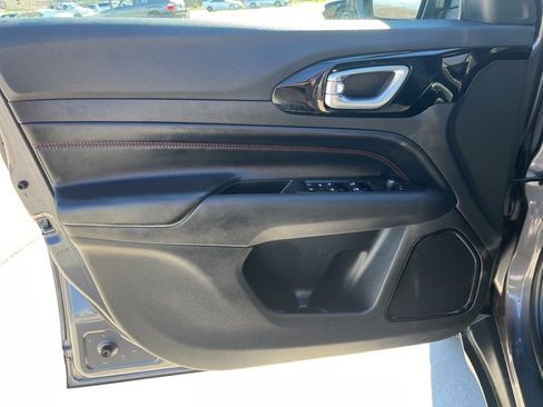 Used 2024 Jeep Compass Trailhawk image 5