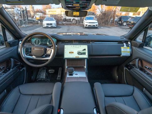 New 2026 Land Rover Range Rover SE image 17