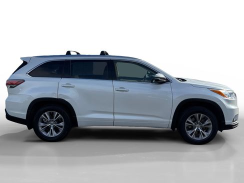 Used 2015 Toyota Highlander XLE image 6