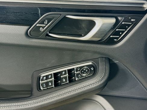 Certified 2024 Porsche Macan AWD/4WD image 11