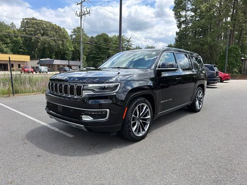 Certified 2025 Jeep Wagoneer Series III w/ Premium Group I AWD/4WD image 2