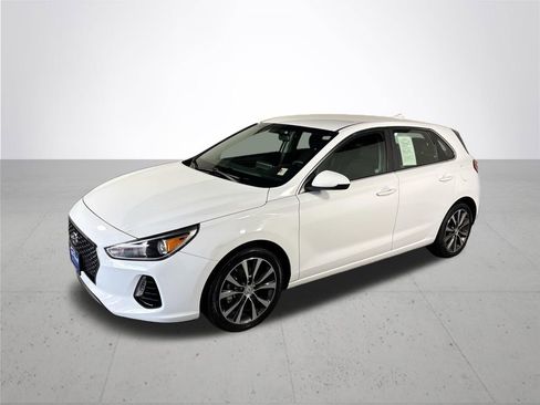 Used 2018 Hyundai Elantra GT image 2