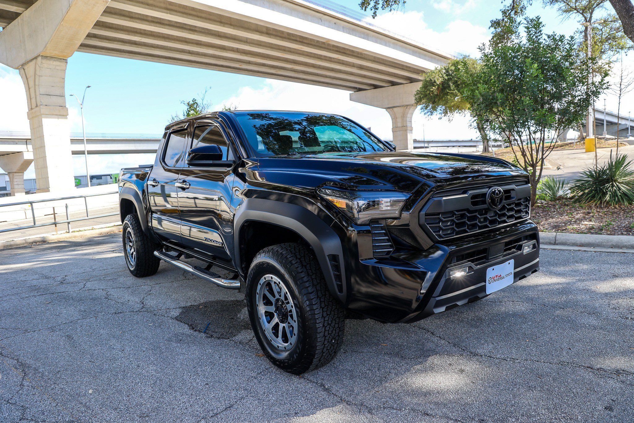 Certified 2025 Toyota Tacoma TRD Off-Road AWD/4WD image 6