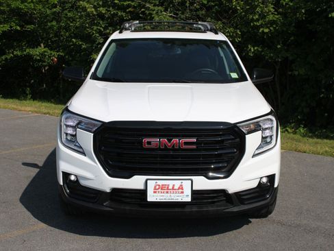 Used 2024 GMC Terrain SLT w/ Elevation Edition AWD/4WD image 2