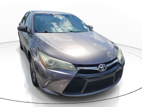 Used 2016 Toyota Camry SE FWD image 2