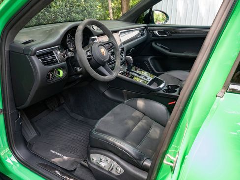 Used 2023 Porsche Macan GTS image 4
