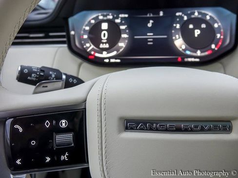 Used 2025 Land Rover Range Rover SV image 23