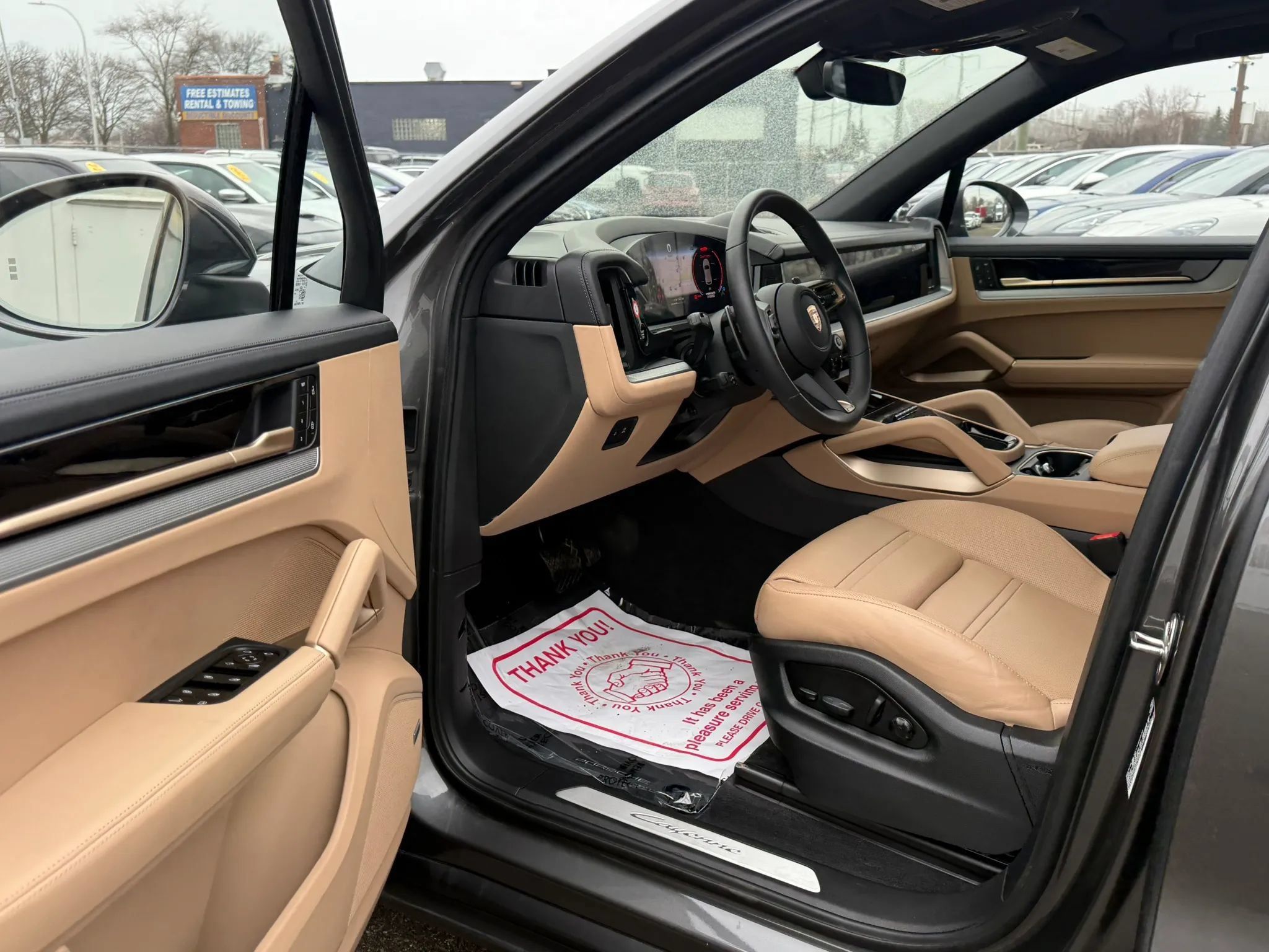 Used 2025 Porsche Cayenne E-Hybrid w/ Premium Package Plus AWD/4WD image 19