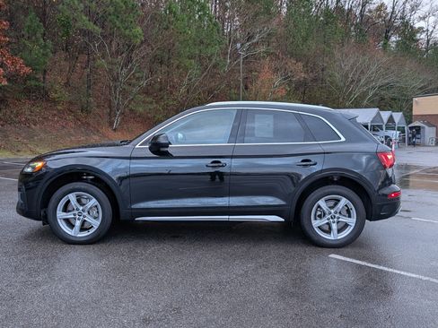 Used 2021 Audi Q5 Premium w/ Convenience Package image 6