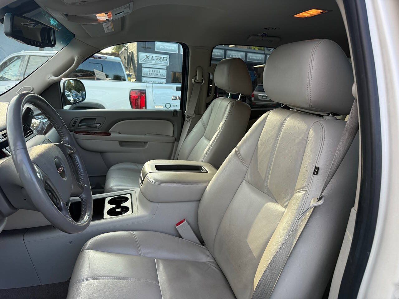 Used 2012 GMC Yukon SLT w/ SLT-2 Equipment Package AWD/4WD image 9