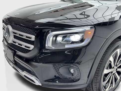 Used 2021 Mercedes-Benz GLB 250 w/ Premium Package image 5