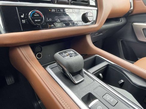Used 2025 Nissan Pathfinder Platinum AWD/4WD image 33
