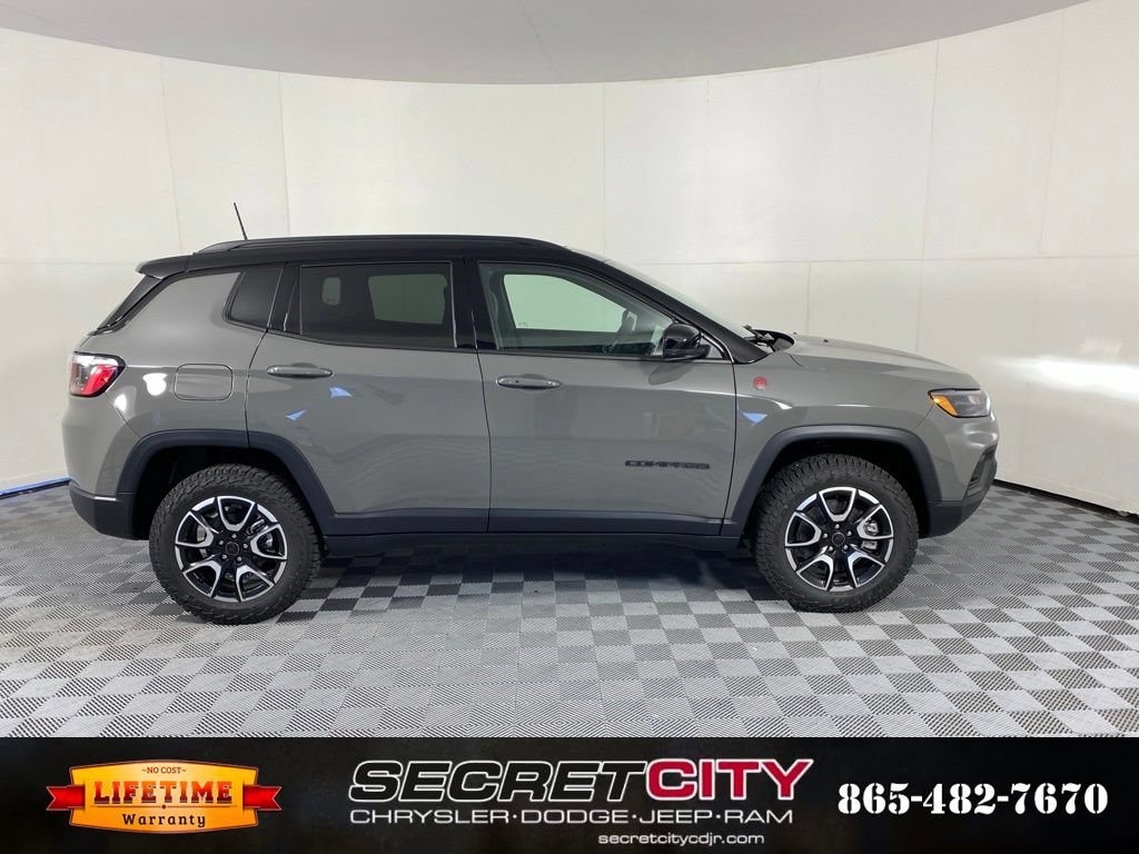 New 2026 Jeep Compass Trailhawk w/ Sun, Sound & Navigation Group AWD/4WD image 8