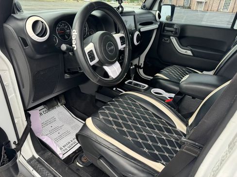 Used 2013 Jeep Wrangler Unlimited Sahara w/ Connectivity Group image 16