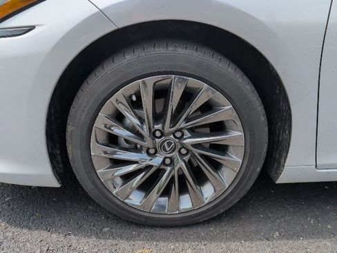 Used 2024 Lexus ES 300h w/ Technology Package FWD image 10