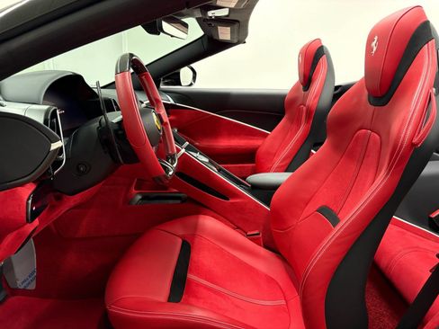 Used 2025 Ferrari Roma Spider RWD image 10