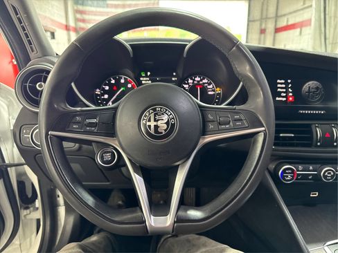 Used 2019 Alfa Romeo Giulia Ti RWD image 16