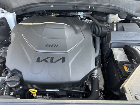 Used 2024 Kia Telluride SX w/ Towing Package FWD image 9