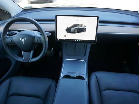Used 2025 Tesla Model Y Long Range image 6