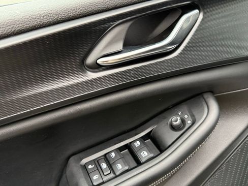 Used 2024 Jeep Grand Cherokee L Laredo image 13