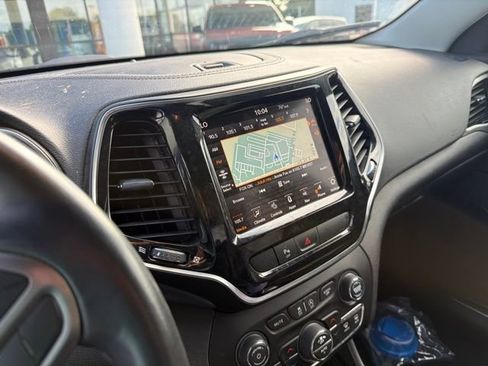 Used 2019 Jeep Cherokee Limited FWD image 11
