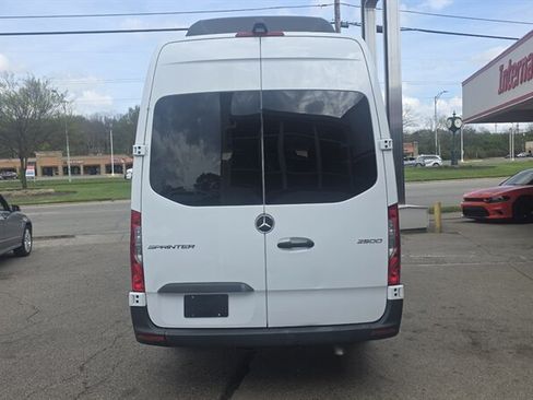 Used 2025 Mercedes-Benz Sprinter 2500 image 7