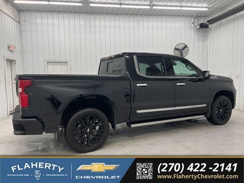 Used 2025 Chevrolet Silverado 1500 High Country AWD/4WD image 2