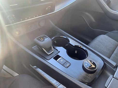 Used 2024 Nissan Rogue SV image 18