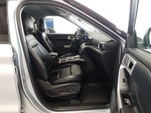 Used 2023 Ford Explorer XLT w/ Equipment Group 202A AWD/4WD image 16