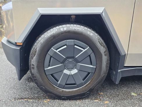 Used 2025 Tesla Cybertruck AWD Crew Cab image 18