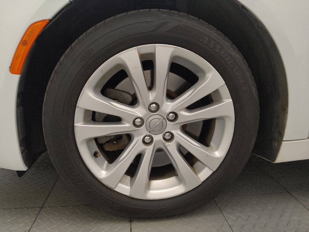 Used 2016 Chrysler 200 Limited Platinum w/ Comfort & Convenience Group FWD image 31