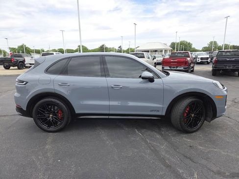 Used 2025 Porsche Cayenne GTS AWD/4WD image 24