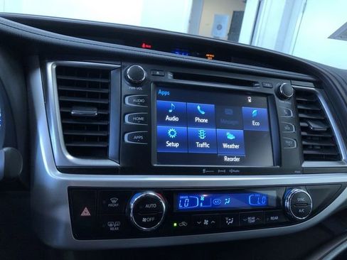 Used 2017 Toyota Highlander Plus AWD/4WD image 29