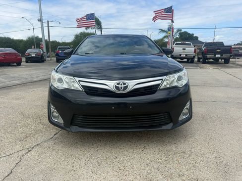 Used 2012 Toyota Camry XLE w/ Leather Pkg FWD image 2