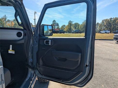 Used 2024 Jeep Wrangler Willys image 36