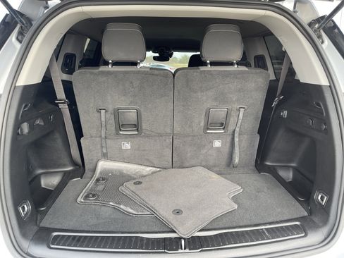 Used 2023 Jeep Grand Cherokee L Laredo image 13