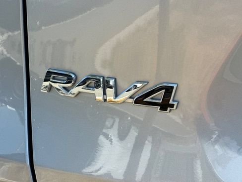 Used 2025 Toyota RAV4 XLE FWD image 27