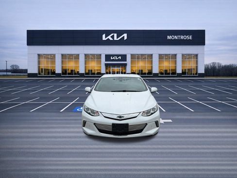 Used 2018 Chevrolet Volt Premier w/ Driver Confidence Package FWD image 2