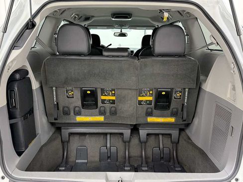 Used 2013 Toyota Sienna SE FWD image 27